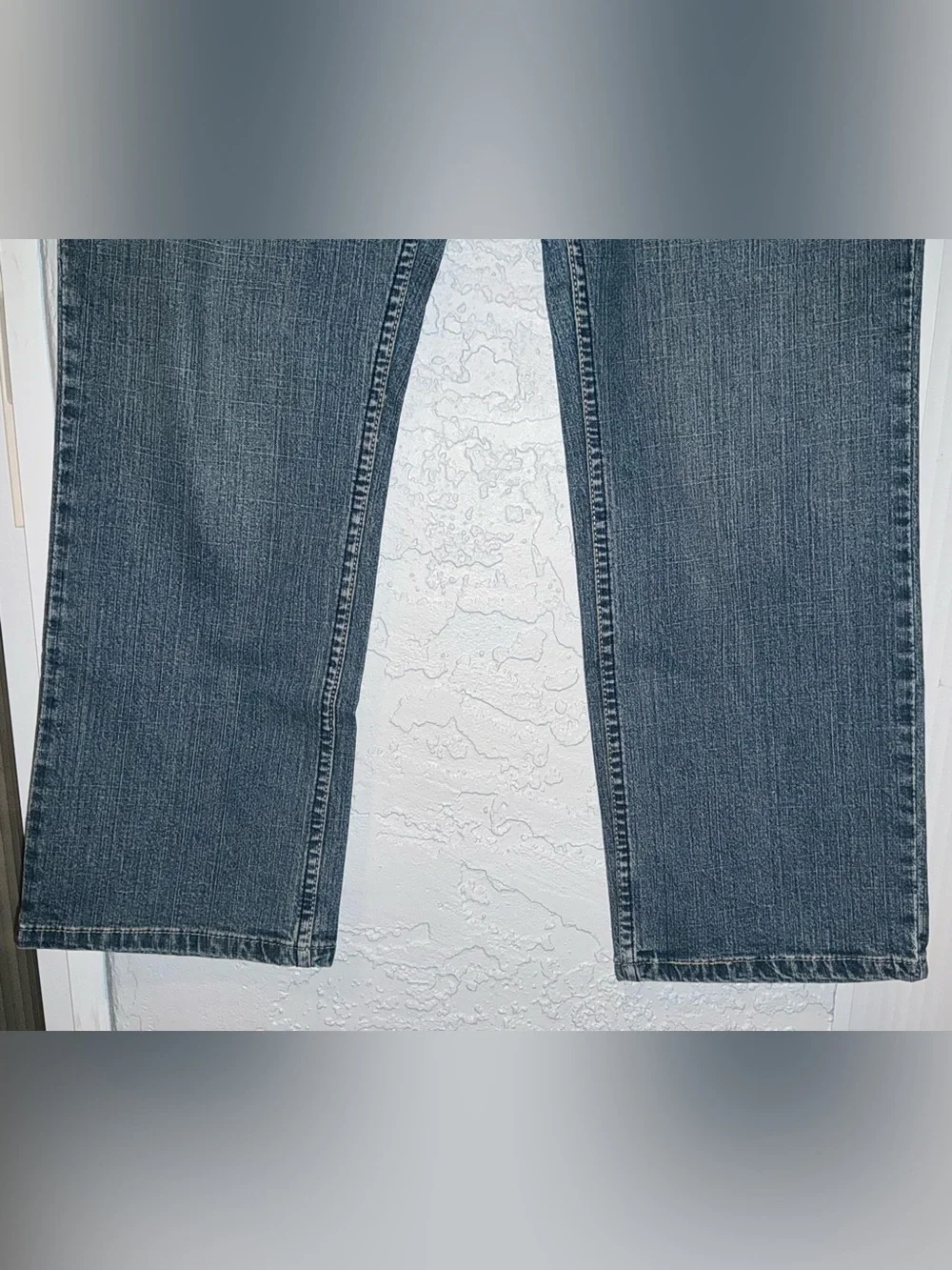 Levi Strauss Mid Rise Straight-Leg Jeans in Dark Blue